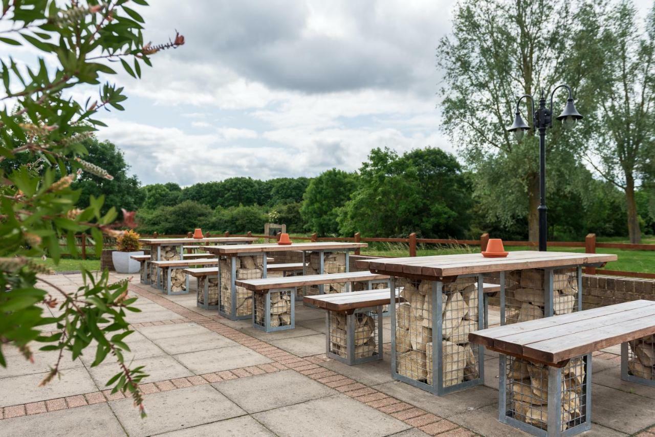 Dragonfly Hotel Peterborough Bagian luar foto